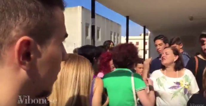 VIDEO | Terremoto, l’evacuazione delle scuole si trasforma in caos