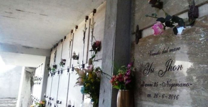 Commemorazione defunti, il ricordo dei migranti che riposano al cimitero di Bivona