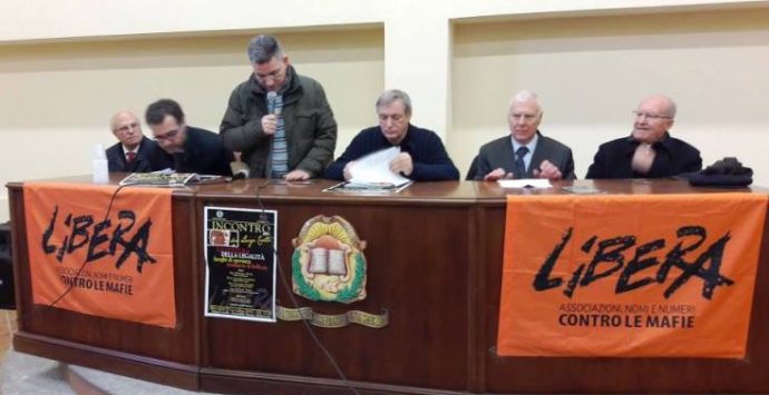 Don Ciotti ai ragazzi di Stefanaconi: «La conoscenza è la via maestra del cambiamento» (VIDEO)