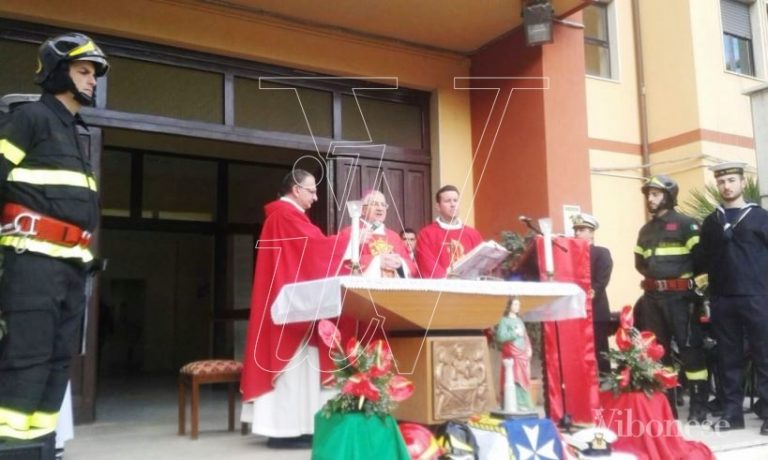 Capitaneria di porto vestita a festa per Santa Barbara – VIDEO