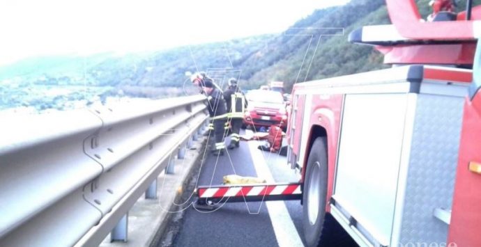 Nuova tragedia nel Vibonese: una giovane donna si lancia dal viadotto di Pizzo (FOTO)