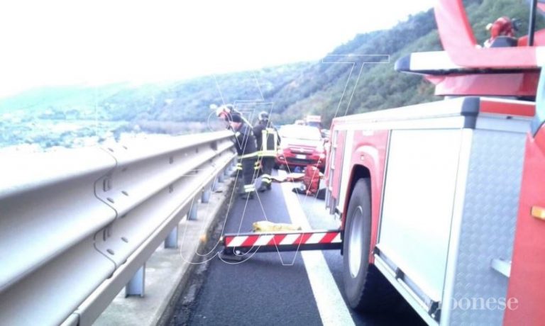 Nuova tragedia nel Vibonese: una giovane donna si lancia dal viadotto di Pizzo (FOTO)