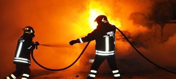 In fiamme nella notte un furgone nel Vibonese