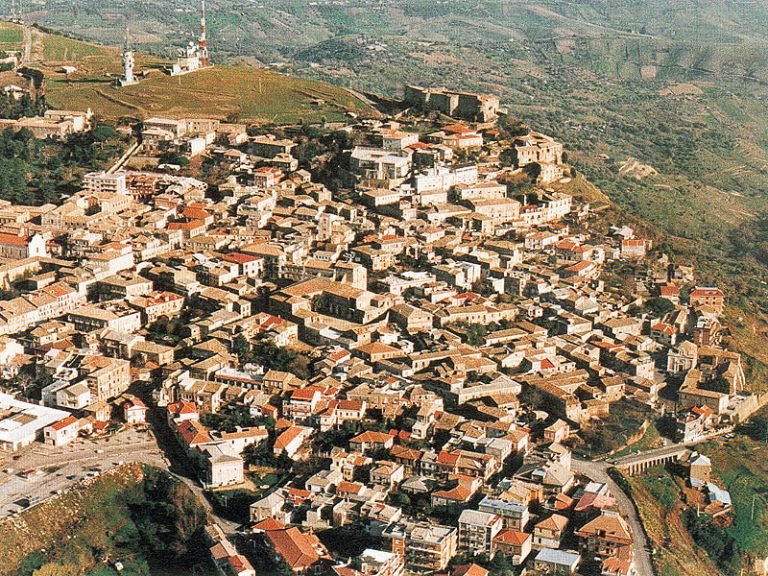 Scomparsa di Arena e Pardea da Vibo, indagini a tutto campo – Video