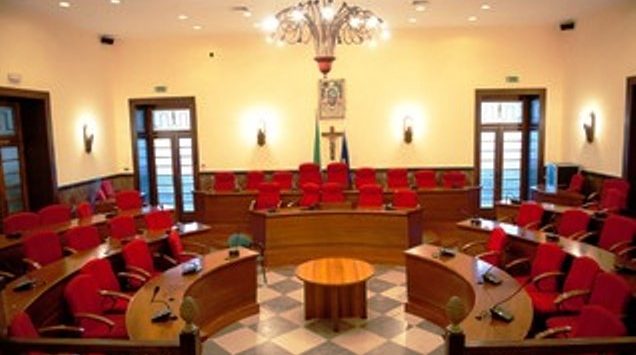 Disavanzo al Comune di Vibo, volano stracci tra Costa e Contartese
