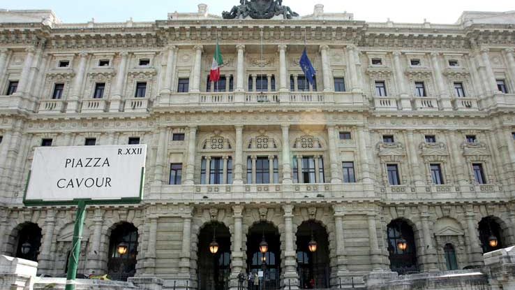 Ferì il rivale alla schiena, Cassazione ridetermina pena per 45enne di Rombiolo