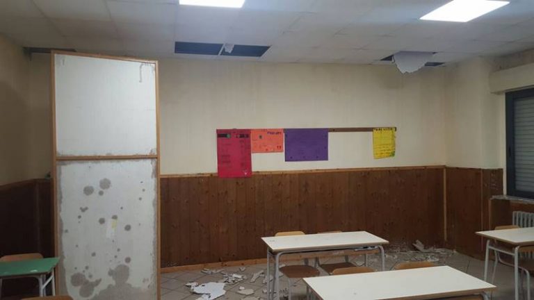 Gelate a Mongiana, danni ingenti alla scuola