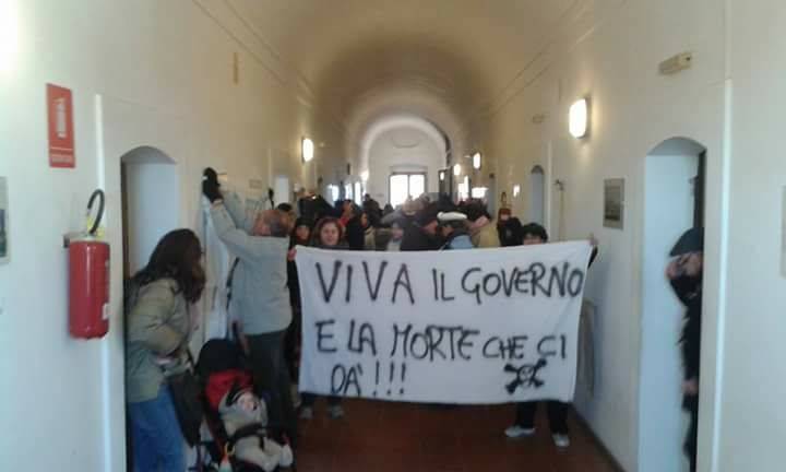 Acqua sporca a Nicotera, il “Movimento 14 luglio” occupa il Comune