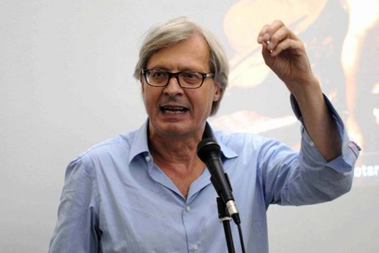 Al Liceo “Morelli” di Vibo arriva Sgarbi: nell’Auditorium della scuola priorità a chi acquista il libro