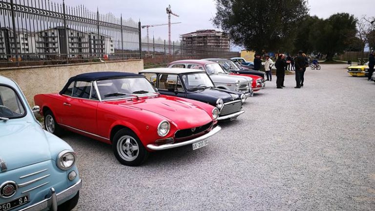 Successo per il raduno di auto d’epoca al Parco urbano