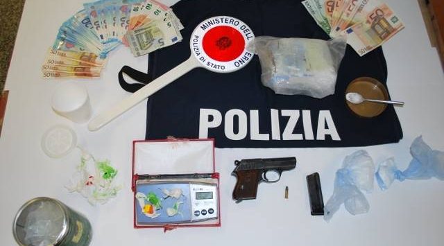 Cocaina nel bar a Santa Domenica e armi in casa: 51enne di Tropea lascia il carcere