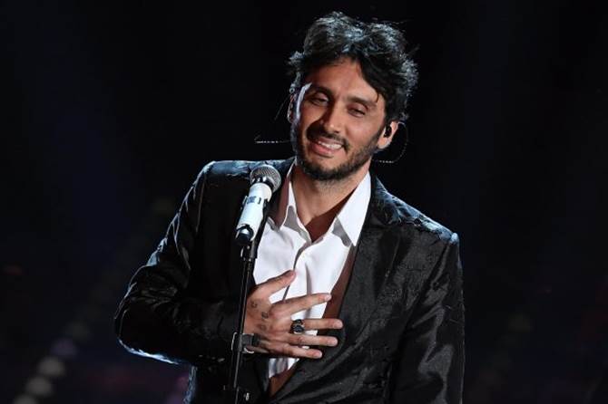 Fabrizio Moro, quel “pezzo di cuore” briaticese sul palco di Sanremo (Video)