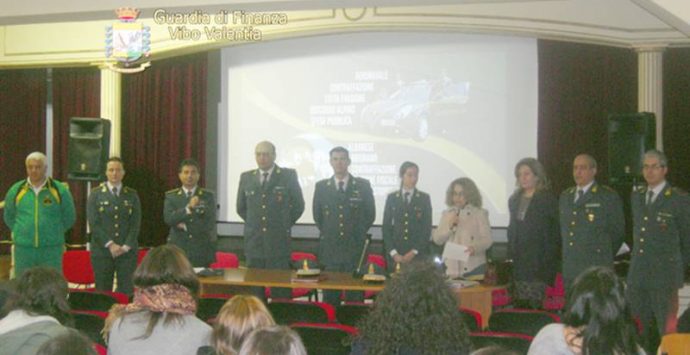 “Educazione alla legalità economica”: la Gdf incontra gli studenti