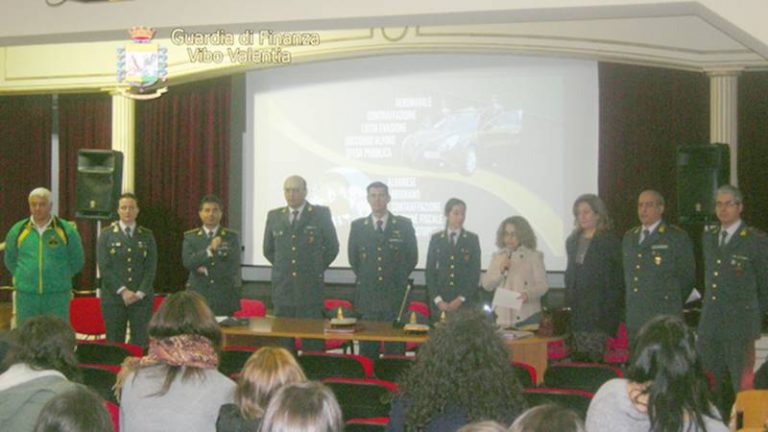 “Educazione alla legalità economica”: la Gdf incontra gli studenti