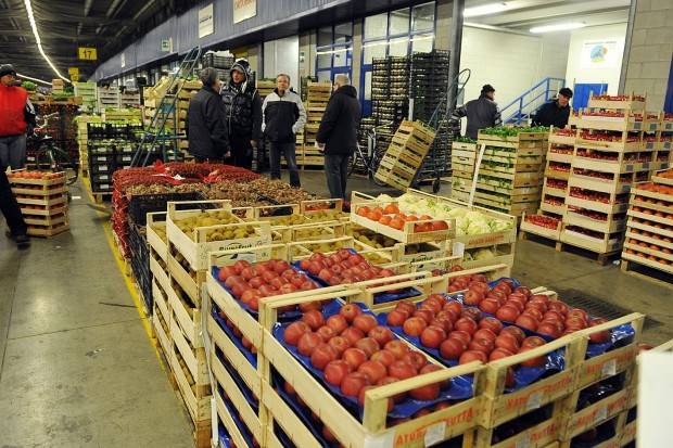 Mercati generali, chiusura prorogata di 10 giorni: sospiro di sollievo per gli operatori