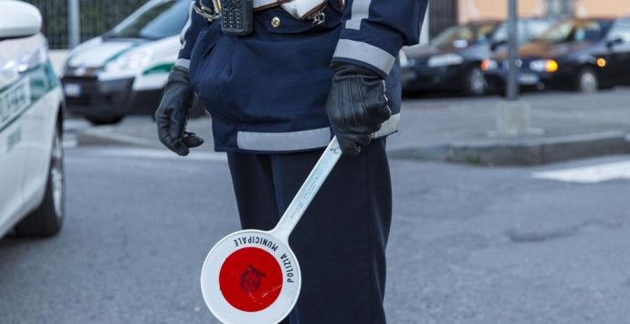 Abusivismo edilizio al Pennello, in due proseguono i lavori nonostante i sigilli