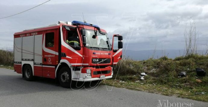 Cade in un burrone nei pressi del cimitero di Vibo, soccorso dai Vigili del fuoco