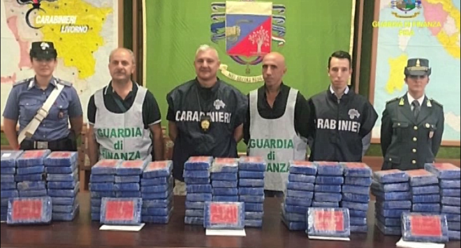 Droga: traffico di coca per la ‘ndrangheta nel porto di Livorno, 10 arresti (NOMI)