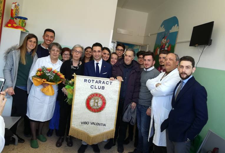 Donata una biblioteca con 200 volumi alla Pediatria dell’ospedale Jazzolino