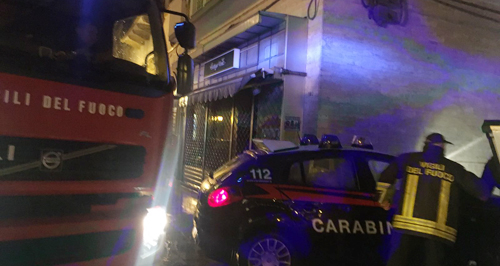 In fiamme pulmino a Santa Domenica di Ricadi, indagano i carabinieri