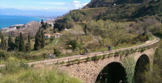 In mountain bike alla scoperta delle “ferrovie dimenticate”, l’escursione di Bicinsieme riscuote consensi