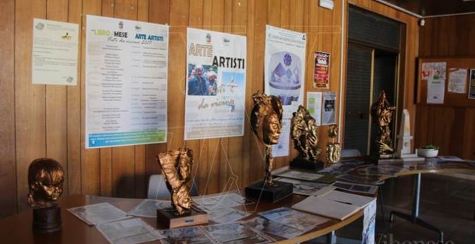 Arte monumentale: alla Biblioteca comunale esposte le opere di Giuseppe Gattuso