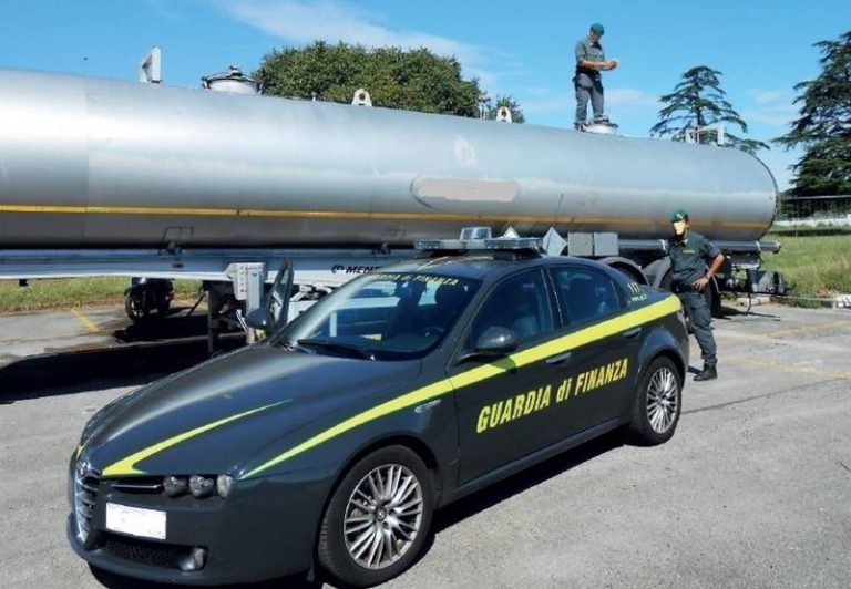 Carburante di provenienza illecita, sequestrata una tonnellata di gasolio nel Vibonese