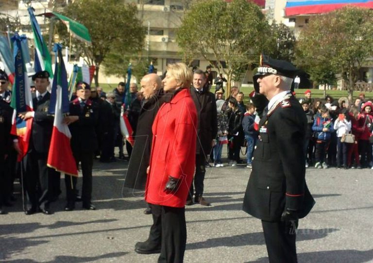 I ministri Minniti e Pinotti e il comandante Del Sette tengono a battesimo il 14° Battaglione “Calabria” di Vibo