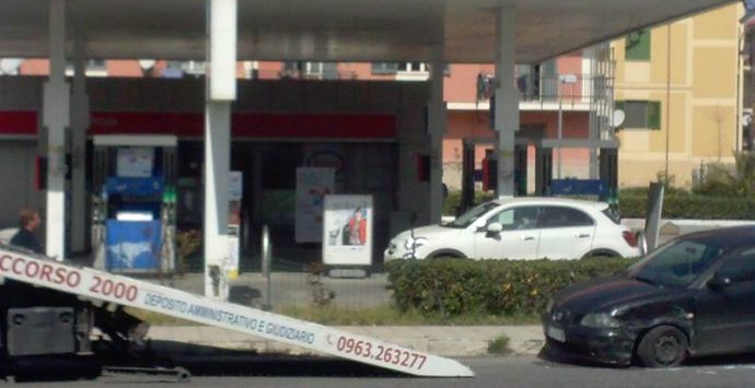 Incidente stradale a Vibo lungo la Statale 18, sul posto vigili e polizia (FOTO)