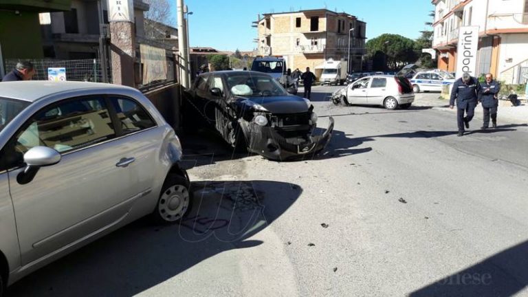 Pauroso incidente stradale alle porte di Vibo, 20enne trasportata al Pronto soccorso (FOTO)