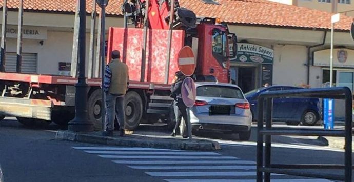 Incidente in pieno centro a Vibo: traffico in tilt