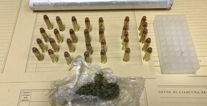 Proiettili e droga a Pizzo Calabro: un arresto ad opera dei carabinieri