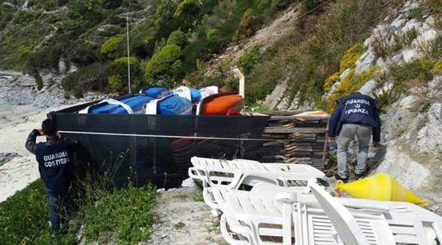 Manufatti abusivi a Grotticelle, scatta il sequestro delle opere e la denuncia dei proprietari