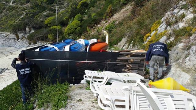 Manufatti abusivi a Grotticelle, scatta il sequestro delle opere e la denuncia dei proprietari