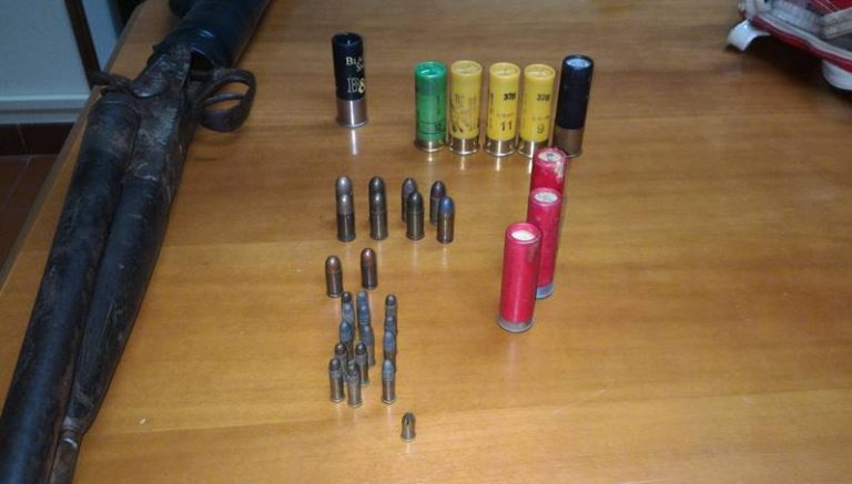 Armi clandestine e munizioni nascoste in casa, un arresto nel Vibonese