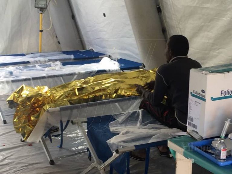 Migrante sbarcato a Vibo morto per sospetta meningite, avviata la profilassi