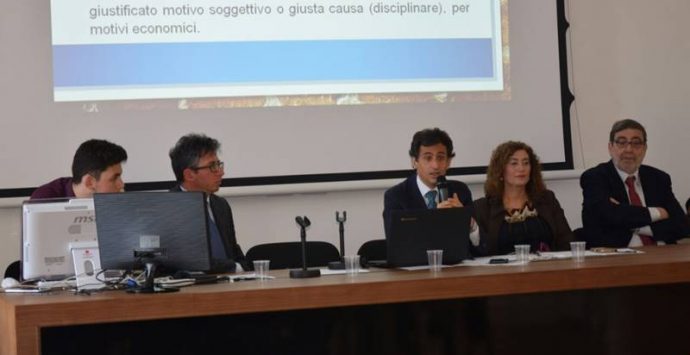 VIDEO | Diritto al lavoro, a Vibo premiato il magistrato Giuseppe Cricenti