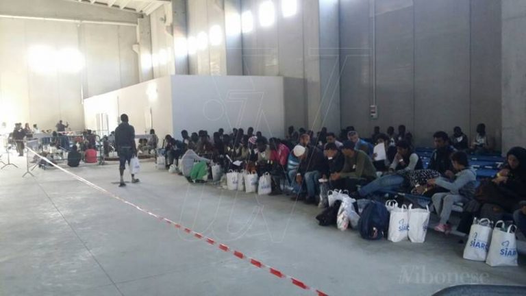 Sbarco record a Vibo Marina, appello del Csv: «Servono volontari per l’accoglienza»