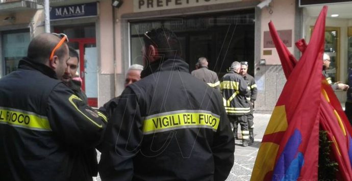 Vibo, Vigili del fuoco proclamano lo sciopero: «Chiediamo più tutele»