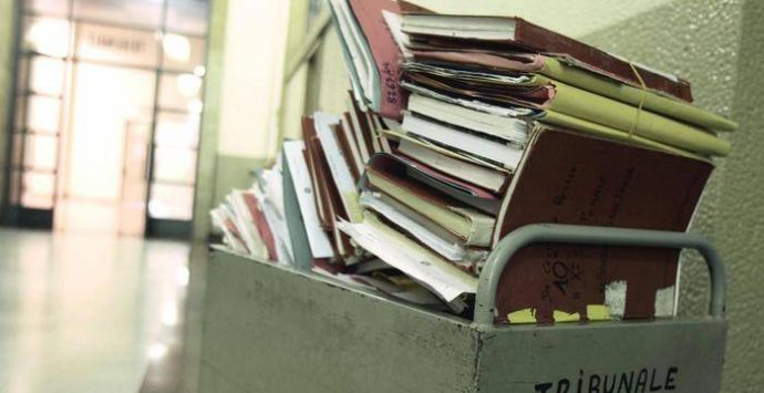 Notizie riservate al cugino, nuove accuse per assistente giudiziario  Tribunale di Vibo