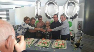 Anna Cotugno compie 100 anni, festa grande per la nonnina vibonese