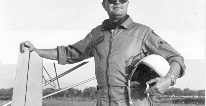 Addio a Giuseppe Pontoriero, l’aviatore-artista “assetato di verità e di luce”