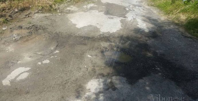 Rete idrica a Triparni ed acqua in strada da mesi: problema ancora irrisolto