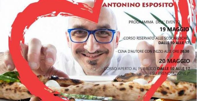 “Impastiamo con il cuore”, lo chef Esposito insegna i segreti della pizza agli studenti vibonesi