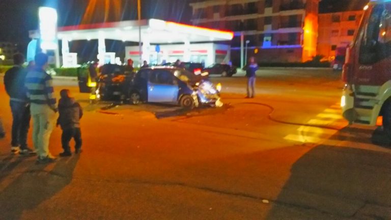 Incidente stradale a Vibo in zona Affaccio: quattro feriti (FOTO)