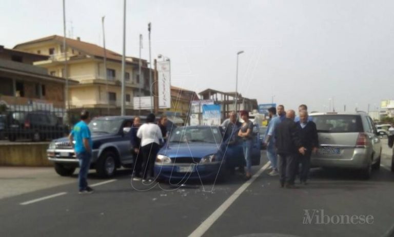 Incidente stradale a Vibo sulla Statale 18: ferita una donna