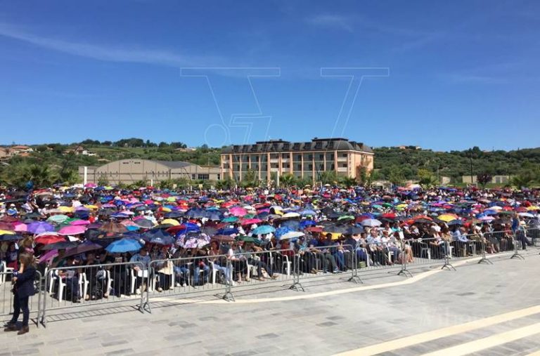 “Festa della mamma”, in migliaia per Natuzza a Paravati e sul web (VIDEO)