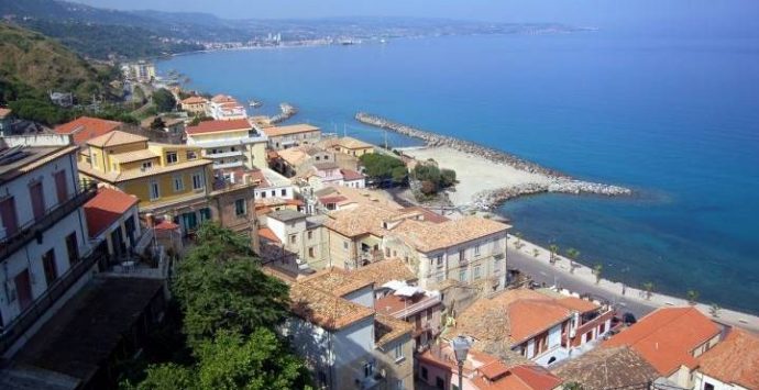 Un tratto di costa vista da Pizzo. Sullo sfondo Vibo Marina