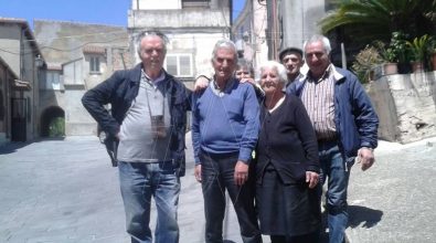 Perdite idriche e fogna a cielo aperto, il “virtuoso” rione Carmine assediato dal degrado (VIDEO)