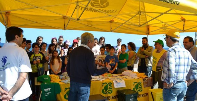 “Spiagge pulite”, un successo l’iniziativa di Legambiente a Vibo Marina